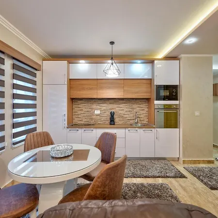 Lux Trajkovic * Ζλάτιμπορ